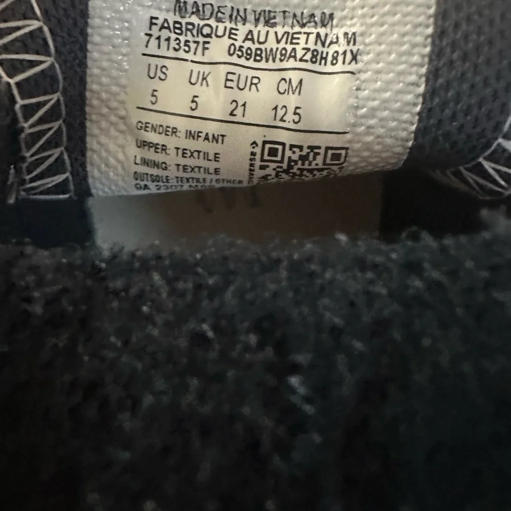 Preloved Converse Kids Navy Sneakers